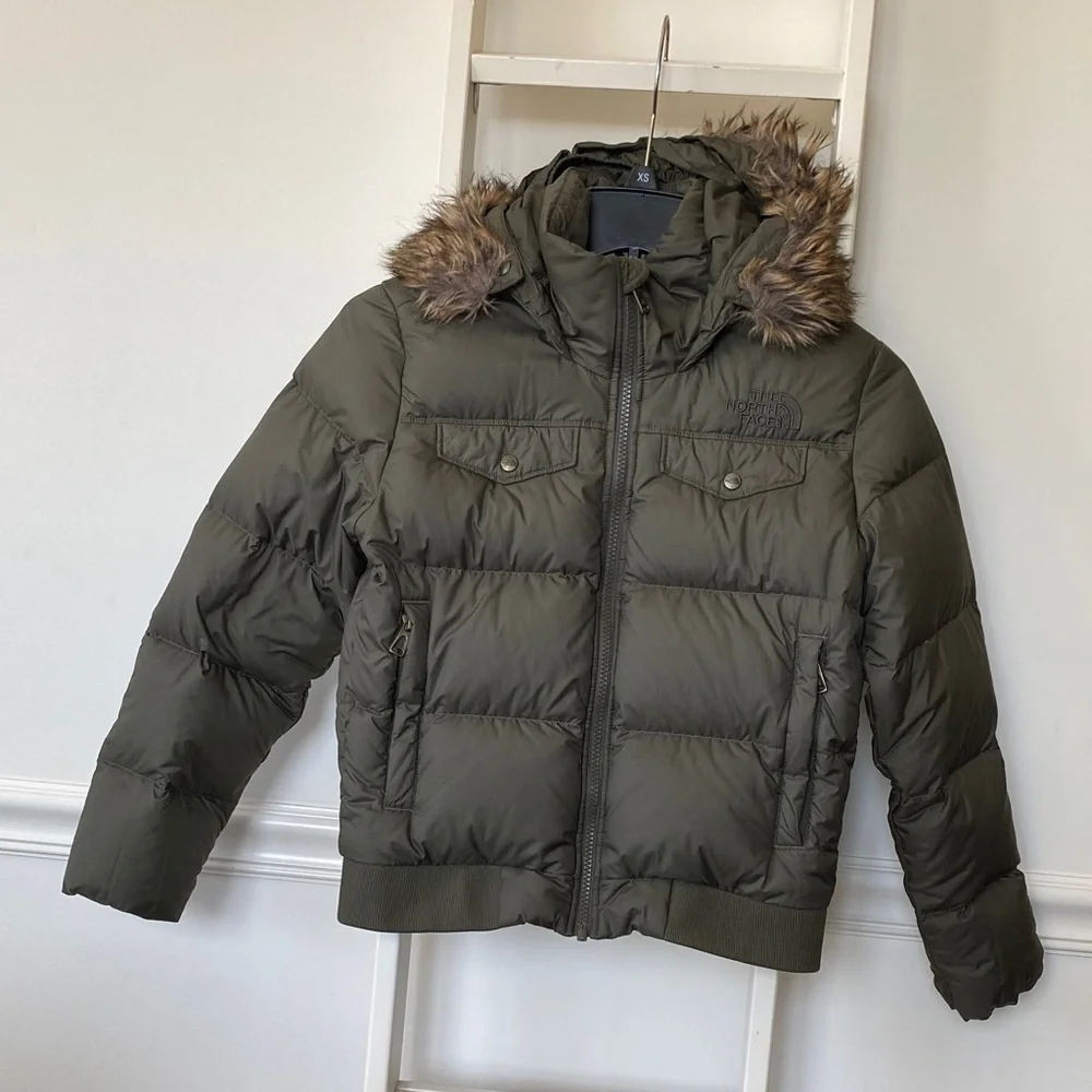 The North Face Girls Gotham 550 Down Green Fur Trim Hooded Puffer Jacket M